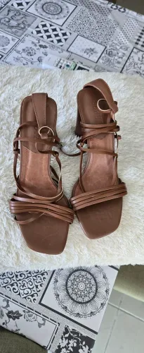 Sandália Schutz 37 /R$25,00 