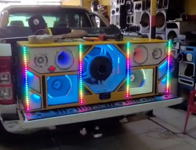 Som automotivo personalizado com LED