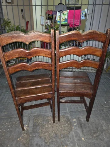 Cadeiras de madeira