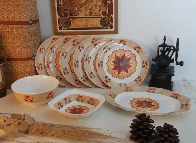 Conjunto de jantar em melamina estampa floral