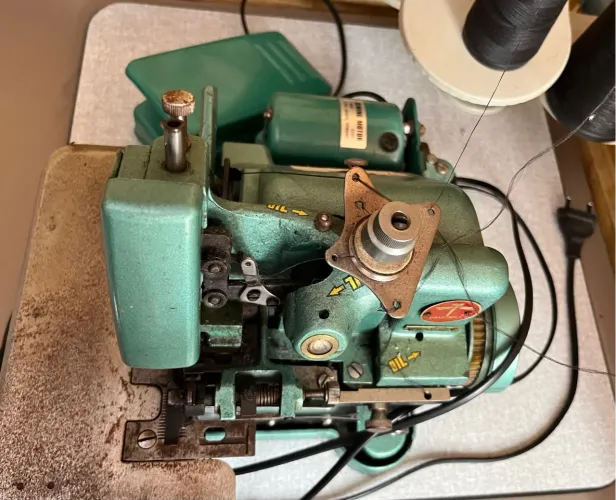 Máquina de Costura Overlock Doméstica
