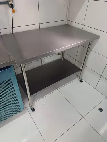 Mesa Inox com Prateleira para Cozinha Industrial entre em contato