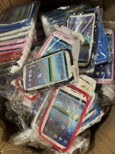 Lote de capas de celular e iPad Mini (diversos modelos misturados)