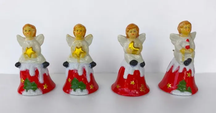 4 Sinos de Natal em Porcelana