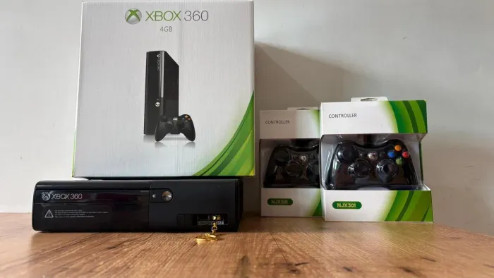 Xbox 360 Com 2 Controles + Jogos