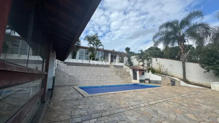 Chácara dentro da cidade à venda, com 1145m² de terreno