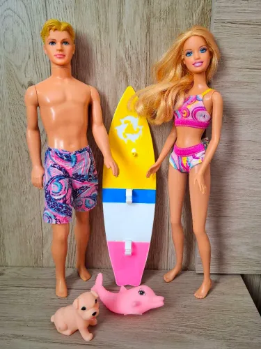 Barbie e Ken Surfistas com Acessórios