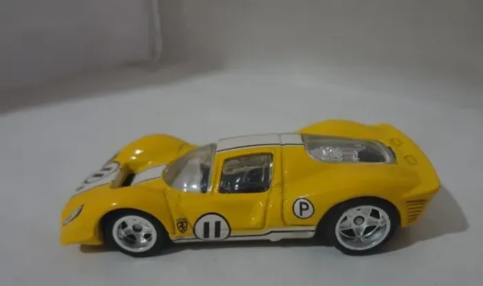 Hot Wheels Ferrari 330 P4 Garage - 17jcd