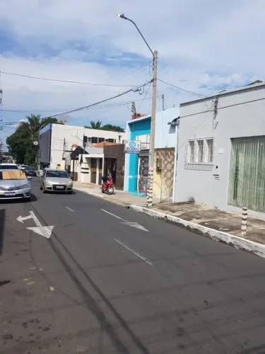 Casa Residencial à venda, 4 quartos, 1 vaga, Centro - Teresina/PI