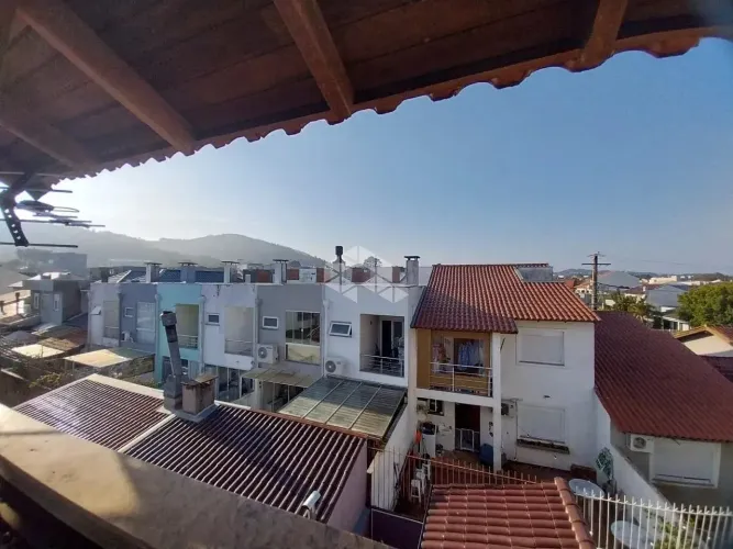 Casa estilo sobrado - 3 dormitórios e 3 banheiros zona sul de Poa / Hípica.