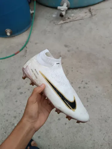 Chuteira Nike Phantom GX