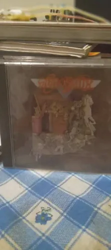 CD Aerosmith-Toys in the attic-Japan importado.