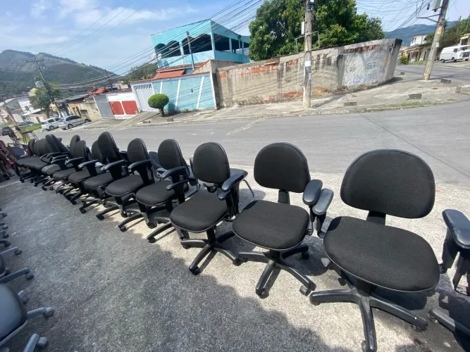Cadeiras de escritório SEMINOVAS pretas 