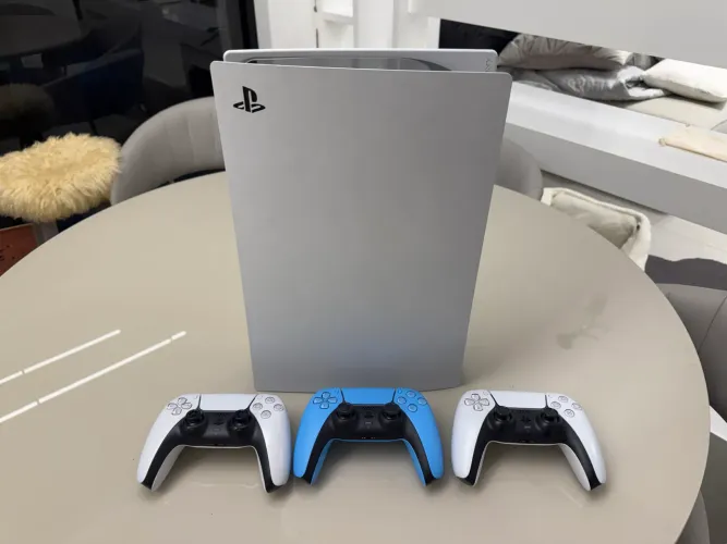 PlayStation 5 - PS 5 com 3 controles + FIFA 25