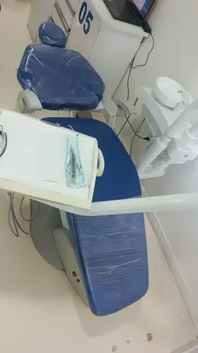 Cadeira de consultório odontológico completa