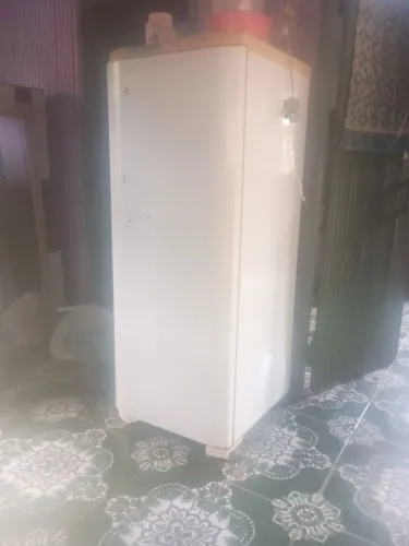 Vende se geladeira