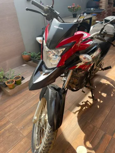 VENDO XRE SEMI NOVA