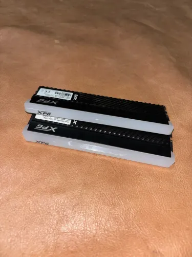  Kit Memória RAM XPG DDR4 16GB RGB (2x8GB) 3600MHz CL18