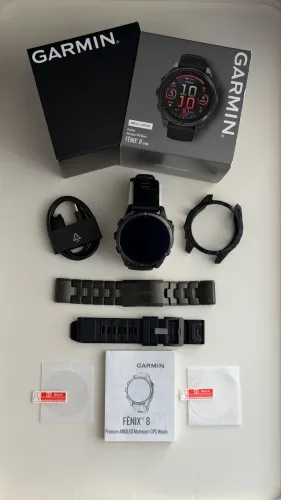 Garmin Fenix 8 AMOLED Sapphire 47mm + Pulseira de Titanium Original Garmin