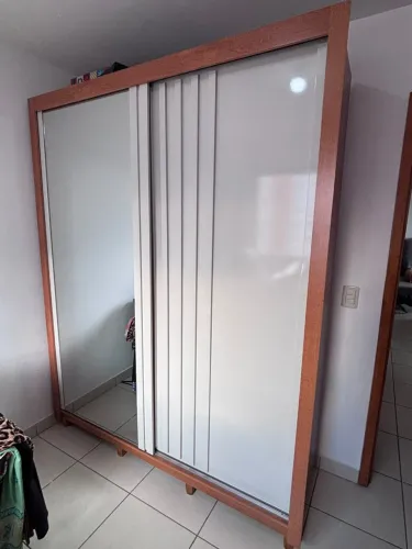 Guarda roupas de solteiro , apenas 5 meses de uso!!