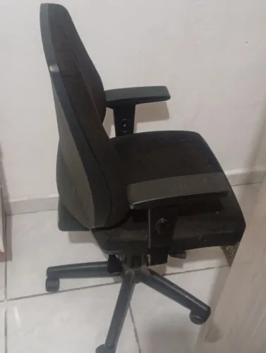 Cadeira diretor semi nova escritório computador