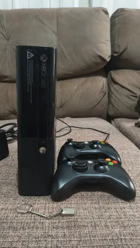 Xbox 360 Desbloqueado (Aurora) + 2 Controles