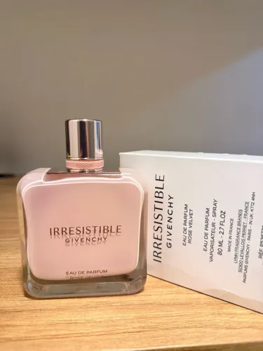 Perfume Irrésistible Givenchy Rose Velvet 80ml novo 