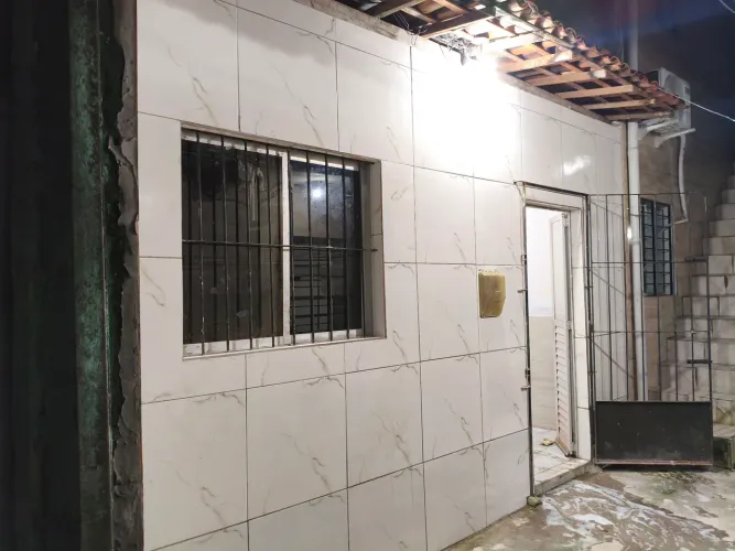 Aluga-se casa com 2qtos próx ao mix Mateus caxangá
