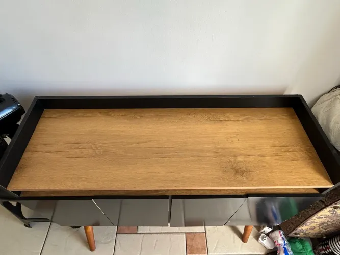 Rack / Buffet Aparador Retrô Preto e Amadeirado (Pés Palito) - 108x73cm