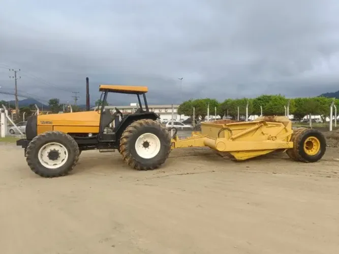 Trator de esteira Valmet 1280R 1994 com Raspadeira Madal 7m²