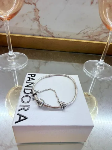 Pulseira Pandora 925 - Tamanho 20/21 - Com Berloque Trava de Segurança