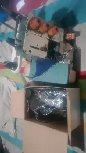 Vendo máquina de costura overloque promoção de domingo 