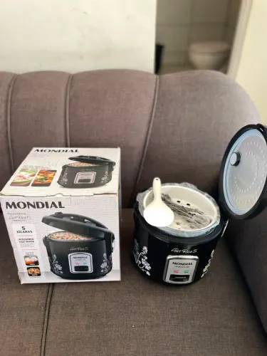 Vende-se Panela Elétrica Mondial - 5 xícaras 