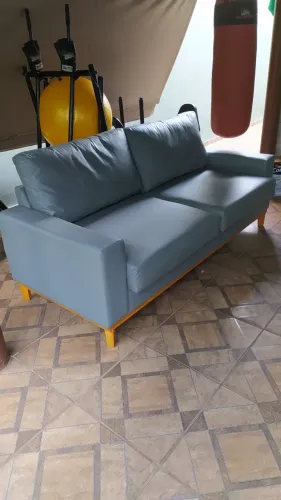 dois sofá Istambul em material sintético.