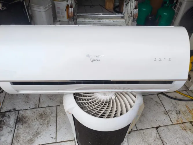 Ar condicionado Spring Midea de 9 mil btus
