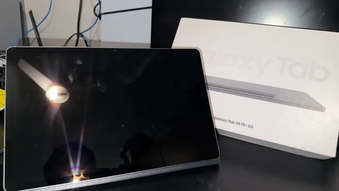 Samsung Galaxy Tab S9 FE+ 5G 128GB + Capa Teclado + Caneta S Pen (Na Caixa)