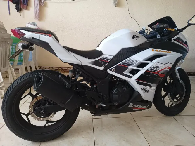 moto ninja 300 valor 18:000 vendo ou troco em algo do meu interesse.