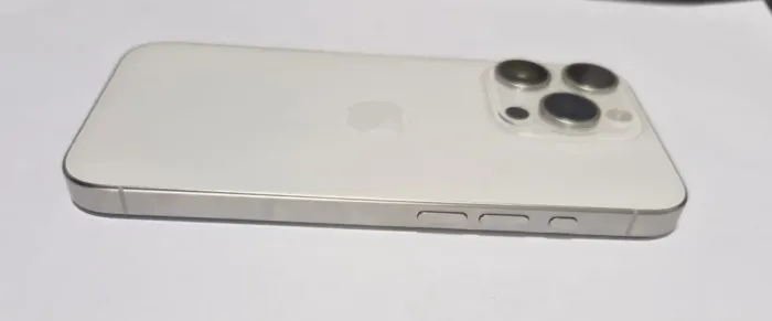 iPhone 15 Pro Max 256GB - Titânio Branco | Excelente Estado