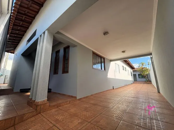 Casa com 4 dormitórios à venda, 272 m² por R$ 950.000,00 - Centro - Leme/SP