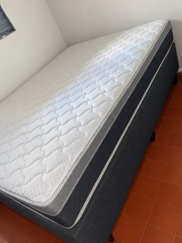 Vendo cama box de casal molas ensacadas, 4 meses de uso (mudança de cidade)