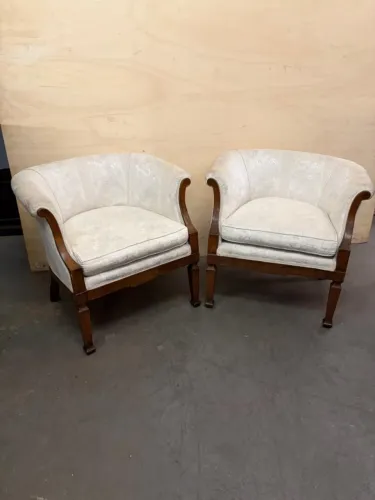 Par de Poltronas em Vinhático