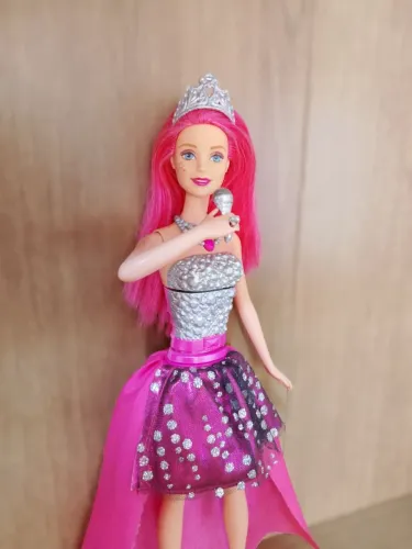 Barbie Courtney Princesas do Rock
