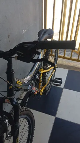 Vende se bicicleta TRACK aro24 