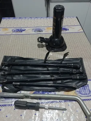 Macaco e chave de roda e vareta S10 original