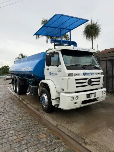 Caminhão tanque pipa 
