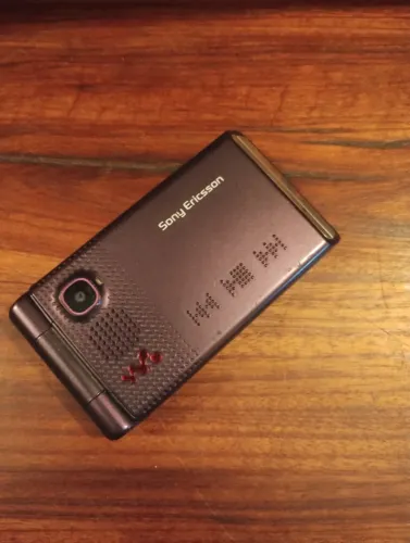 Celular antigo Sony Ericsson Walkman Roxo