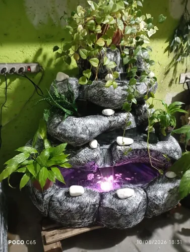 Cascata média para jardim