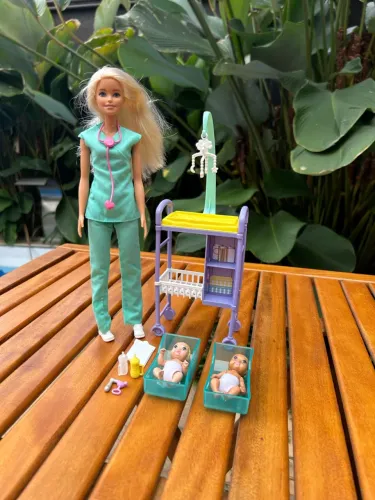 Barbie pediatra