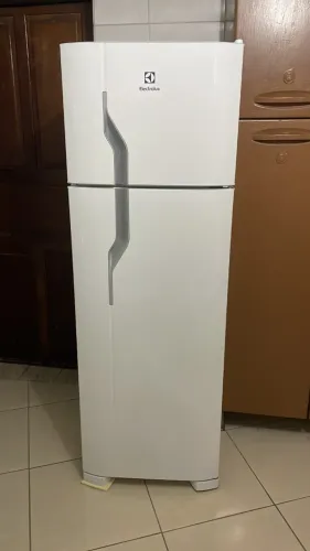 GELADEIRA ELECTROLUX - 260 LITROS - BRANCA - 110V - SEMINOVA