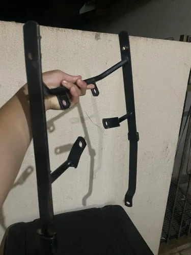 Vendo Baú de Fibra 115 L e Suporte pra Moto